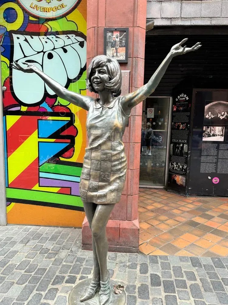 TheyMayBeParted's tweet photo. Just a few feet away from where Mal stood outside the Cavern now stands a statue honoring Cilla Black, and what a coincidence today would have been her birthday, too (83rd) 🎂 https://t.co/Iw3T4Vz6Wc