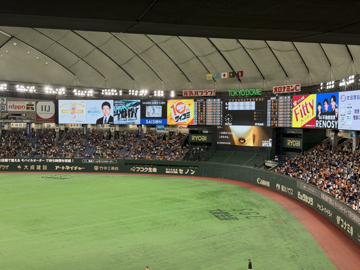 hamaaashoooo's tweet photo. 友人に招待いただき、セ・パ交流戦の巨人vsソフトバンク戦に。

貴重なチケットで誘ってくれた友人に感謝‼️

ラウンジのビュッフェでお腹いっぱいです😁 https://t.co/8QFK2qCeIb