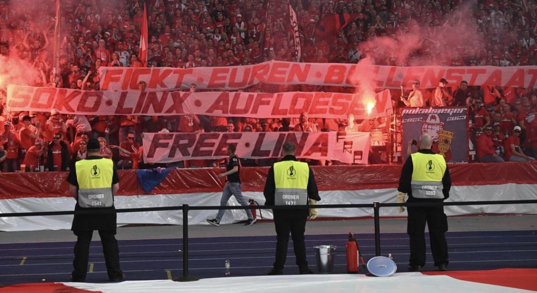 RBSL_Jonas161's tweet photo. Jung. Brutal. Linksradikal!
Danke Lina für deine Antifaschistische Basisarbeit. https://t.co/ULdwfeytzh
