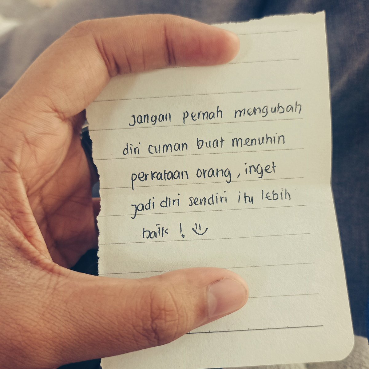 rawbithoe's tweet photo. lucu banget, lagi duduk tiba-tiba didatengin mahasiswi ngasih surat disuruh baca..

awalnya kaget, was-was, sapa tau scam gitu kann😭😭

pas dibuka ahsksk

lucu bangett, it's so heartwarming!! nggak nyangka bakal dapet kata-kata yang ngena pwol dari hal random😭😭 https://t.co/cI3TAmaqBj