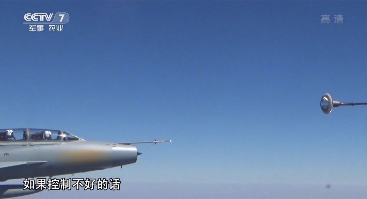 不是升级,大概率是换装J-16前,做的空中加油适应性训练。类似其他部队换装前用尖叫七训练一样。