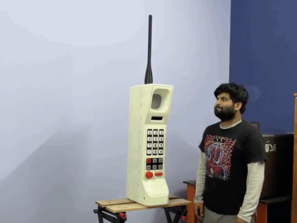adafruit's tweet photo. Motorola DynaTAC from 1983 MAXIMIZED With Raspberry Pi Pico
https://t.co/feQH7cqR2w https://t.co/kwOSMaeazg