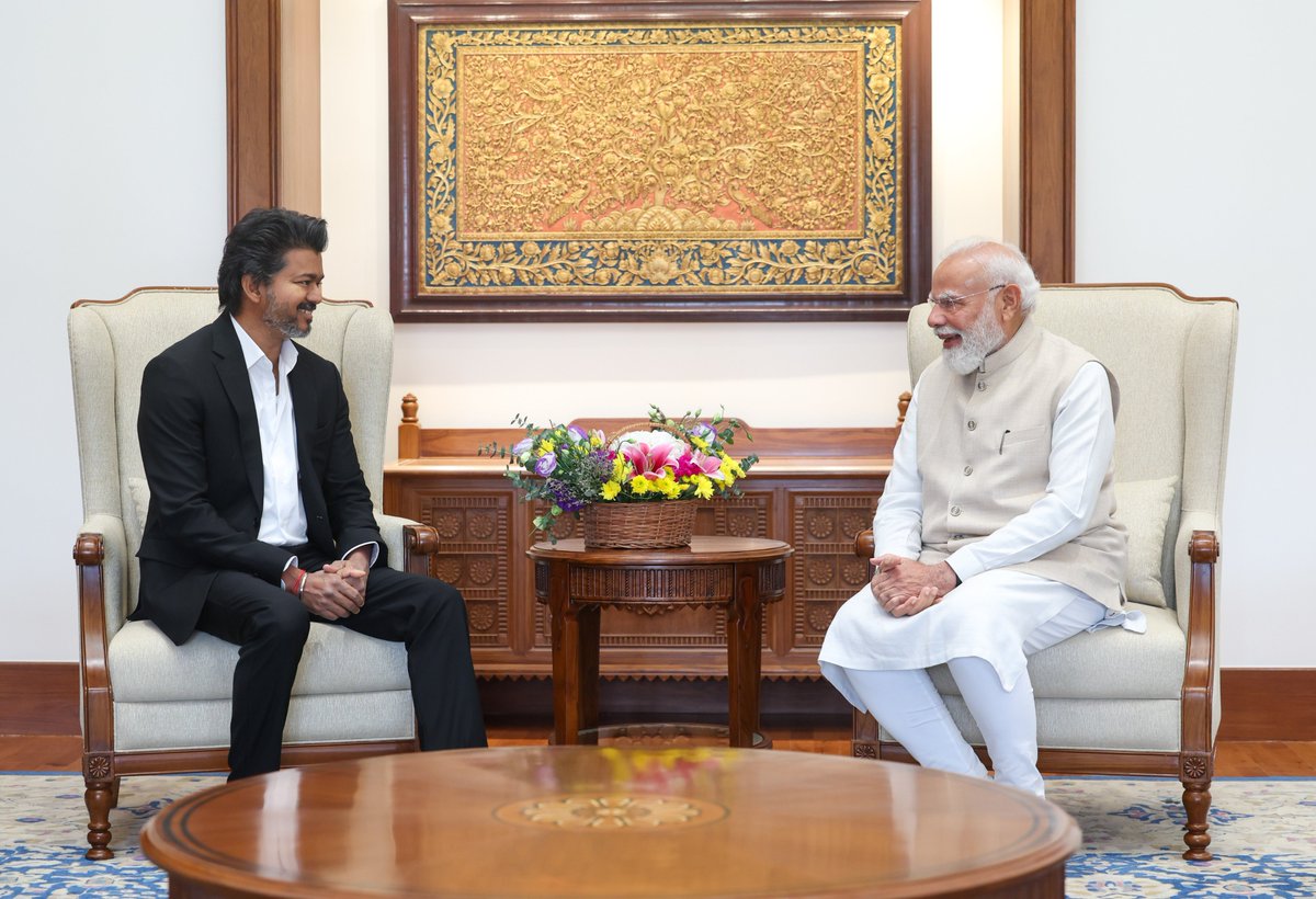 Michel_Offl's tweet photo. எண்ணி 3 வருசத்தில உன் கட்சியை முடிச்சி உன் இடத்தை புடிச்சிருவேன்ன்னு சொல்லிட்டு வந்துருக்காரு! https://t.co/EUuabQ1r1R
