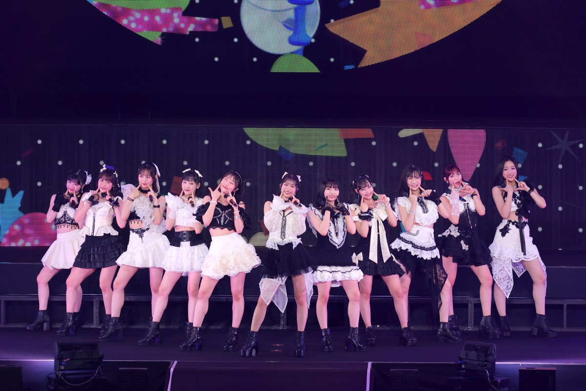 UpFrontLink's tweet photo. 📸Juice=Juice wrapped their tour at a sold-out Pia Arena MM!🔥

18K fans rocked the venue with viral hit "More! Mi Amore" &amp; the new song produced by Kohmi Hirose! 

Read full report &amp; see photos on FB:
https://t.co/4VMdVPg7hv

@JuiceJuice_uf  
#JPOP #GirlGroup #JapaneseMusic https://t.co/kWv45KwuyO