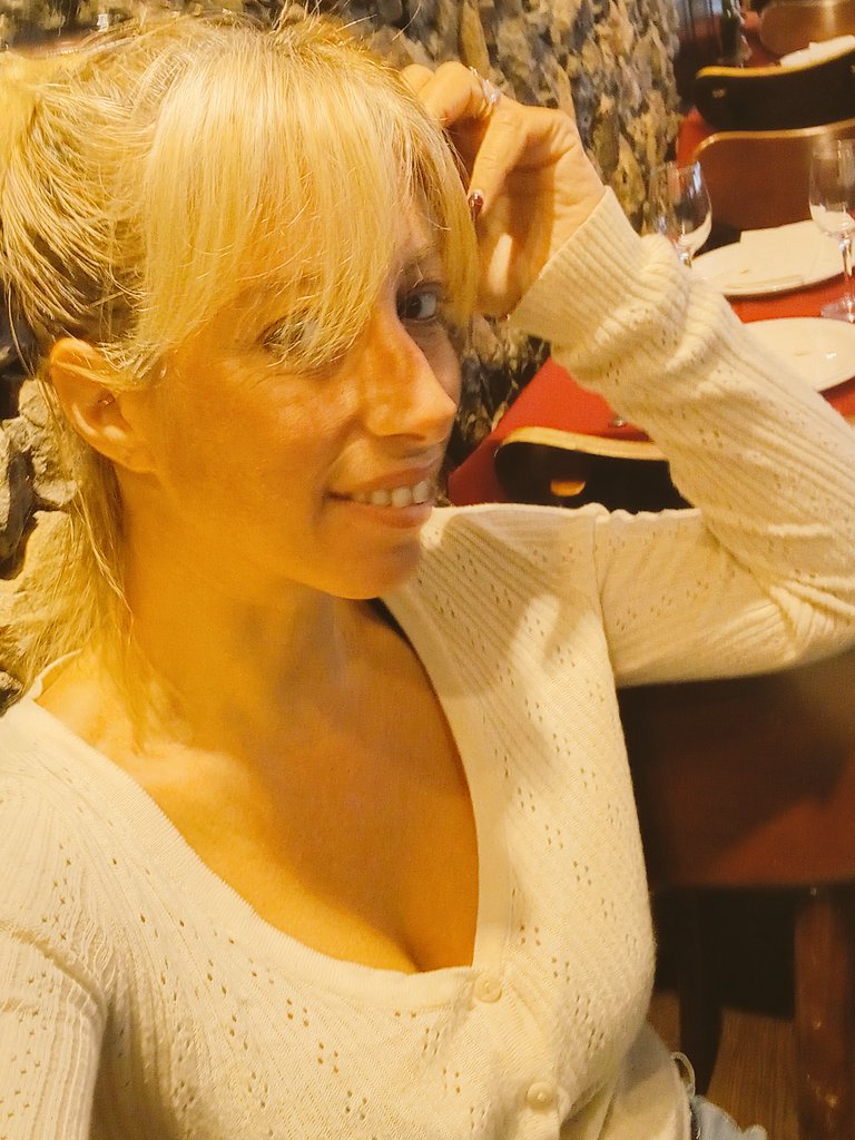 mariru200's tweet photo. No sabia que habia personas que molestan a las personas o a las mujeres buenas y lindas tipo greamblins por suerte mi familia es muy grande y tengo gente en la madre patria pense estaba sola. ( son entre mala gente con envidias son molestos tienen ira) veremos donde nos iremos✈️ https://t.co/90iuFX5g2R