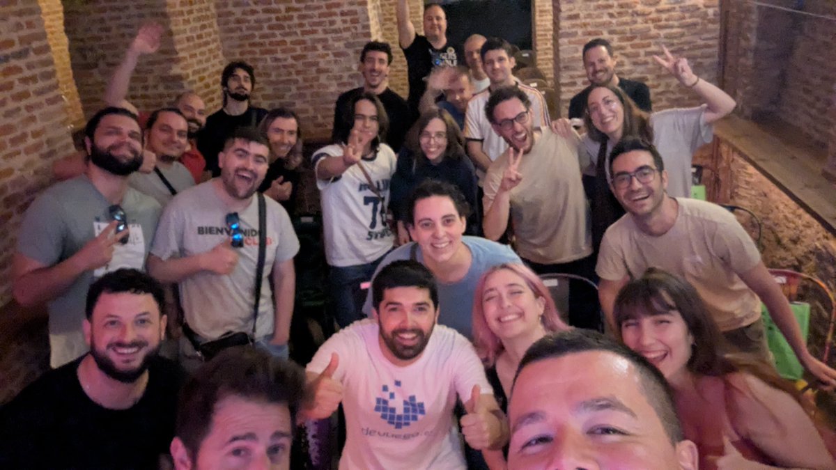 djpanchi1's tweet photo. Qué día tan especial vivimos en @OXOMuseoMadrid junto a Jorge de 
@BowlofTentacles 💀🖤

Hablar sobre su próximo proyecto de terror con una sala llena de gente increíble y un público tan entregado fue simplemente brutal. 

Gracias a todos los que vinisteis a compartir la charla, la energía y la pasión por el género🎬🔥

¡¡Gracias al gran @Tukunime_San !!
