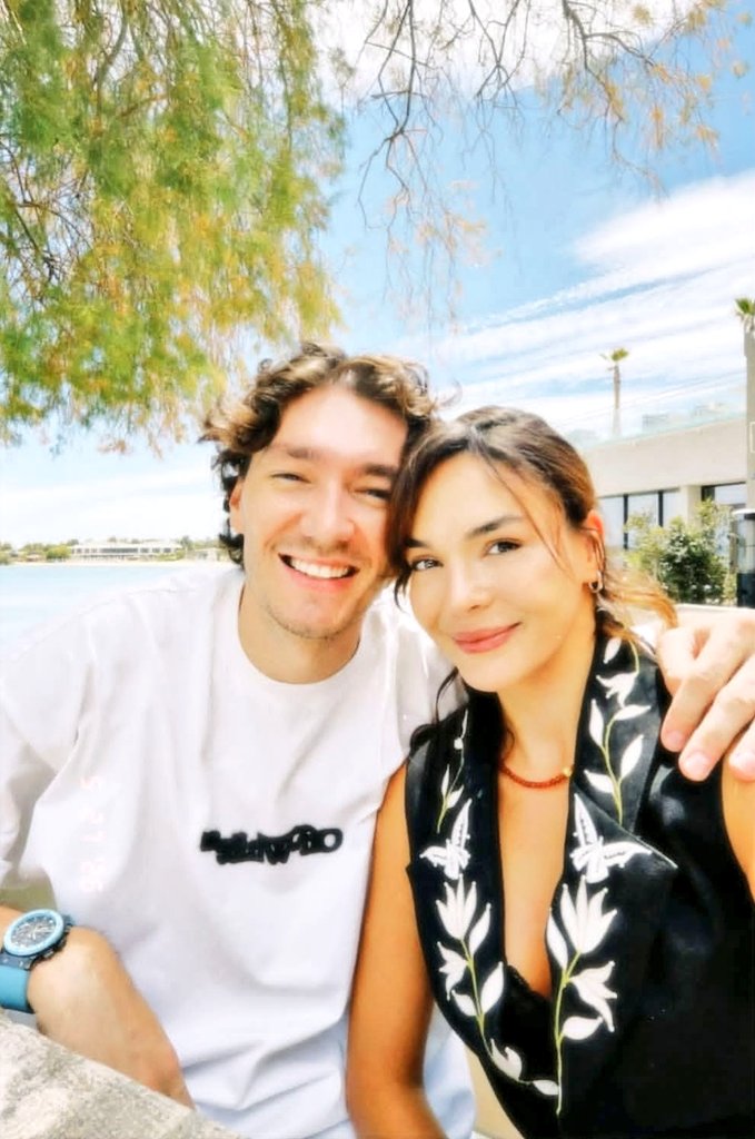 ebrusahinfan12's tweet photo. Bayram şekerlerim 🤍🍬🍭
@rebrusahino @cediosman
#ebruşahin #cediosman #cedru https://t.co/rnosLaHt0j