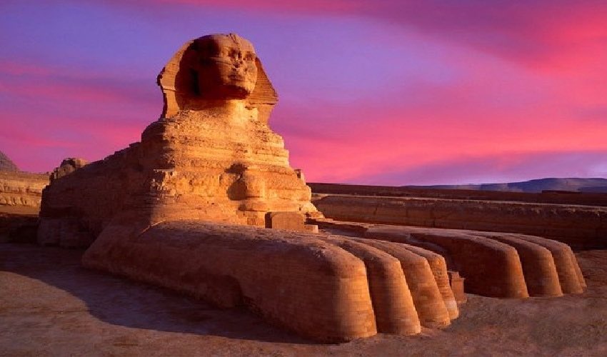 ademarhard's tweet photo. 1/2 La Esfinge de Giza NO fue construida con cabeza de hombre.
Originalmente era un LEÓN completo, símbolo del sol y de una civilización mucho más antigua que los egipcios.
Los faraones posteriores le tallaron la cabeza actual, (continúa... ) https://t.co/sLrjQgi2cj