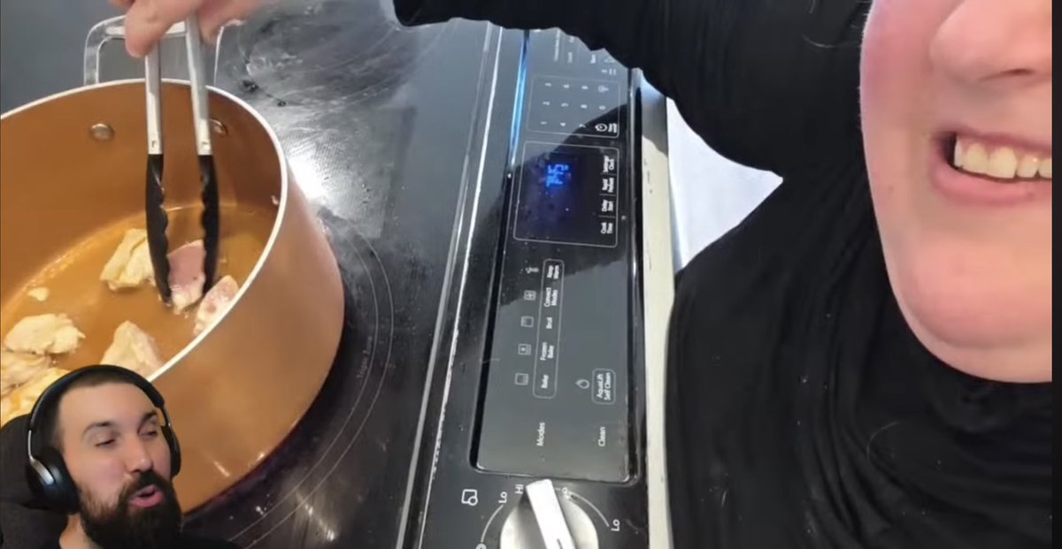 RaisedDacty's tweet photo. Using your phone to see if your chicken is brown so you don’t have to stand up is peak fat. 
#FoodieBeauty https://t.co/2EGMNEGC3t