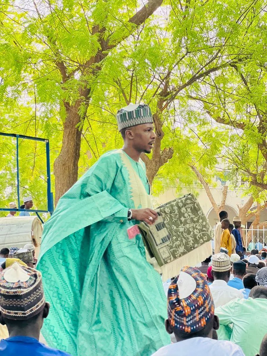 liman_monguno's tweet photo. Eid Mubarak Boss!
  
#Engr. Adam Bukar Bababe 
May this Eid bring you joy, success, and Allah’s guidance in all you do. Grateful to work under your leadership.
@EngrBababe https://t.co/QsErhBITRT