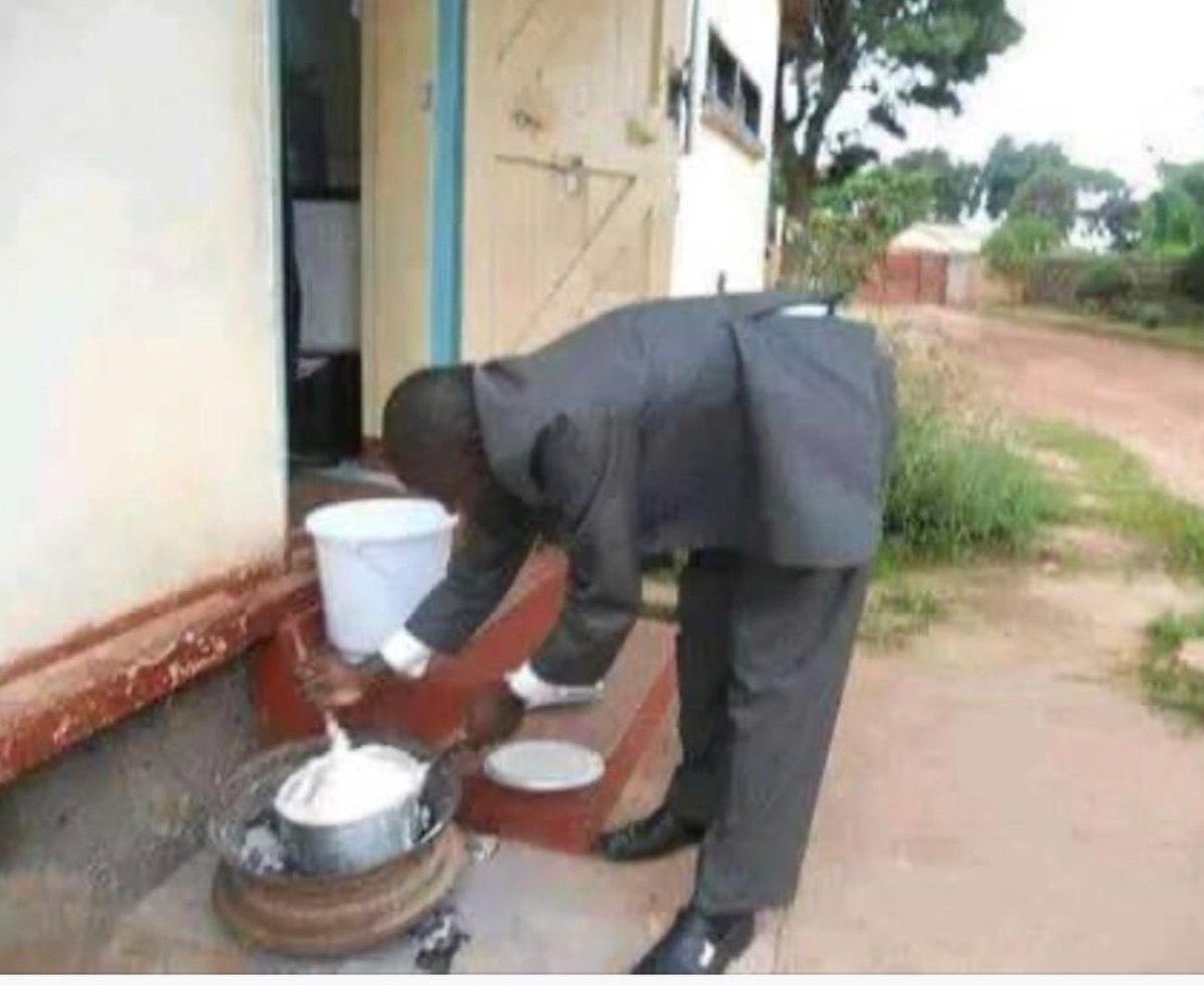 IsaacOrish's tweet photo. @Sudhirntv Kuku cooking something 😂😂😂 https://t.co/k1KC1irs6M