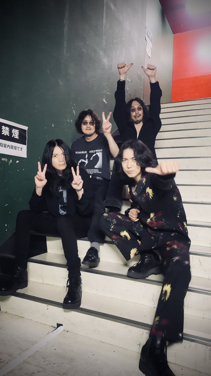 THE_NOVEMBERS's tweet photo. 合奏する、エンジン
名古屋CLUB QUATTRO終了。ありがとうございました！！
明日は梅田CLUB QUATTRO⚡️⚡️ https://t.co/rbJBPmfOvL