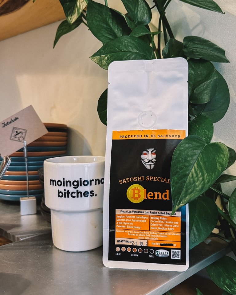 LightningNewsX's tweet photo. 🇩🇪NEW: Cafe Brühgruppe Kaffeebar in Berlin accepting Bitcoin and serving "Satoshi Libre" 👀 https://t.co/toYZWVTQ9Y