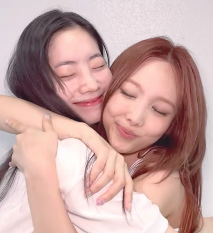 head nayeonator tweet media