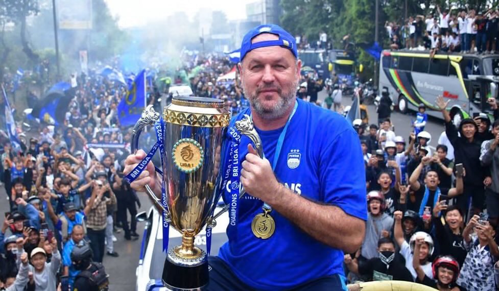 westblueid_'s tweet photo. 🚨Bojan hodak

“Saya beruntung saat pertama kali tiba di sini, saya menemukan sekelompok orang yang sangat baik di dalam klub. Tiba-tiba semua orang mulai bekerja sama dan begitulah cara kami memenangkan trofi pertama dan kedua,”

📝https://t.co/9kgCph7gq3 https://t.co/tCoXgSSwus