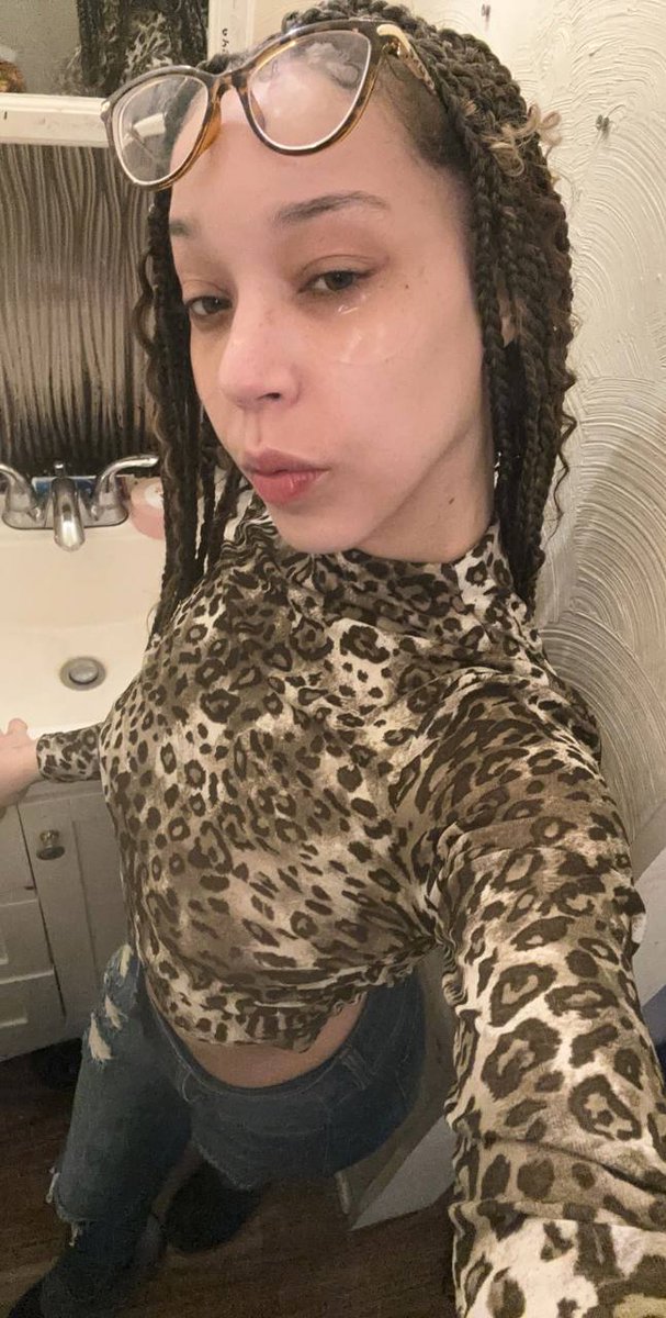 delphiraexo's tweet photo. Caught you staring....it's okay i'm staring at you too ๐
#Delphirae #splittongue #bodymodification #greeneyes #popular #tattoos https://t.co/mp3x4dUIba