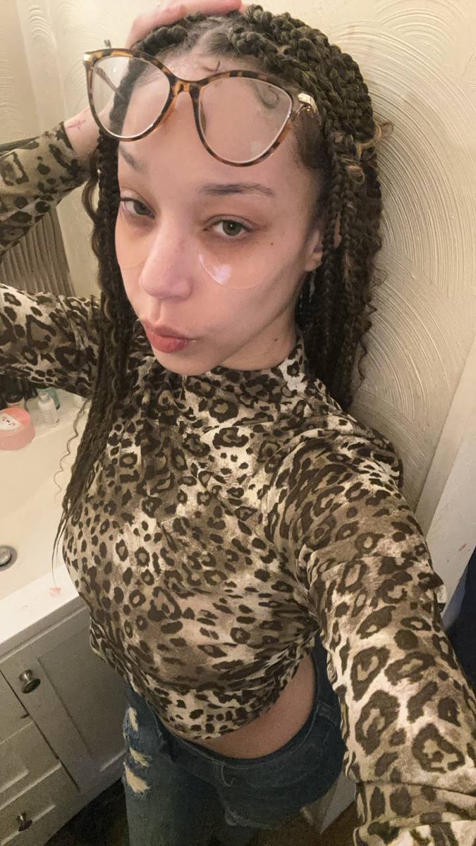 delphiraexo's tweet photo. Caught you staring....it's okay i'm staring at you too ๐
#Delphirae #splittongue #bodymodification #greeneyes #popular #tattoos https://t.co/mp3x4dUIba