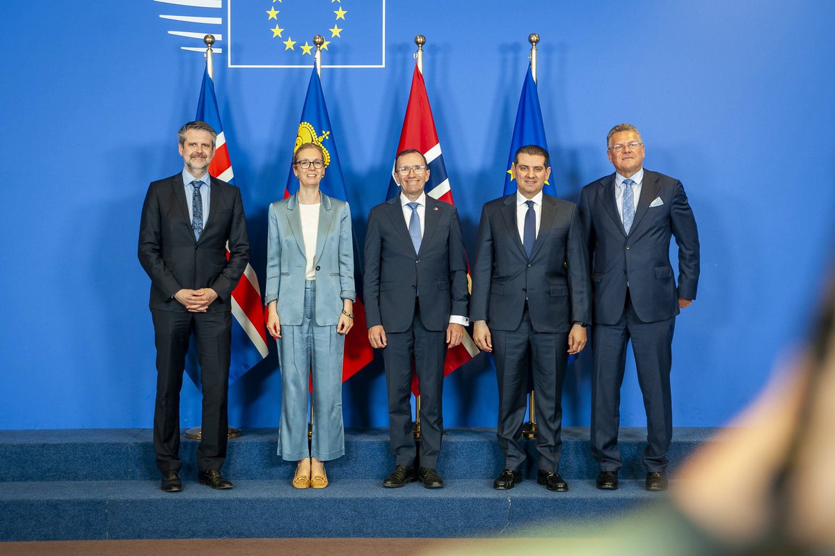 EspenBarthEide's tweet photo. Great to be in Brussels for today’s EEA Council. Important discussions on the state of cooperation, competitiveness and green growth in the European internal market – all key to Norway’s close relationship with the EU, Iceland &amp; Liechtenstein 🇪🇺 🇳🇴 🇮🇸 🇱🇮 https://t.co/2HlBadlnDi