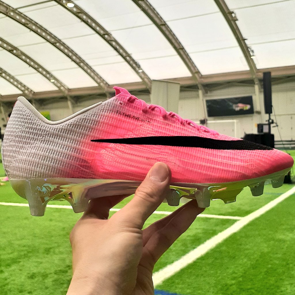 futaba_SW's tweet photo. ついに解禁！
#NIKE フットボール完全新作。

#マーキュリアル シリーズ登場。

✅ヴェイパー17
✅スーパーフライ11

#フタバサッカーワールド では
どちらもAG-PROにて登場。
※FGは展開無

6月上旬の発売を予定。

お見逃しなく！

※後日、詳細情報は、
スタッフ高橋にて👍

#サッカースパイク https://t.co/EjtSYItGYw