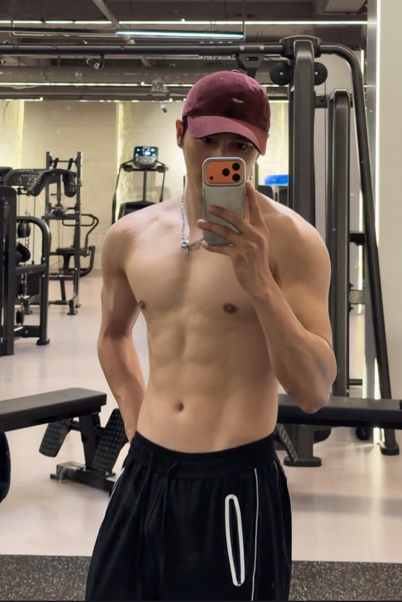 Actzoon's tweet photo. Zhang Qihao 🥵🫣 https://t.co/ZqNrkVWEbp
