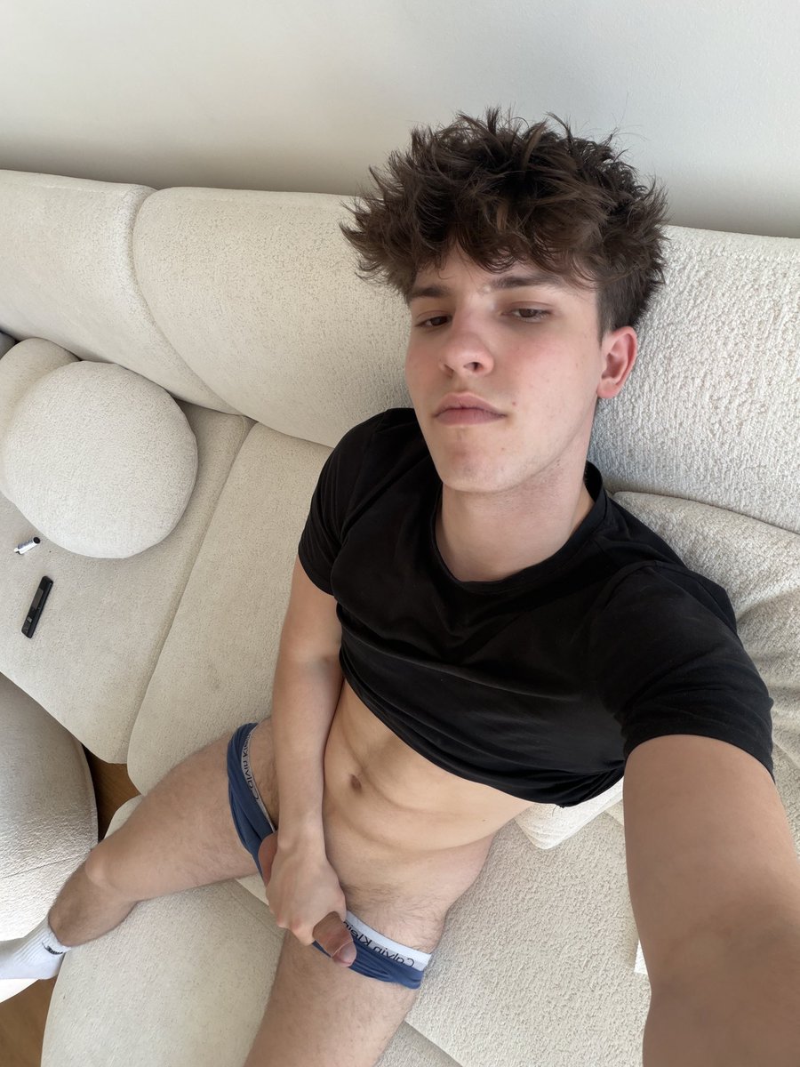 Leonardotwinkx's tweet photo. Would you like to sit here? 😏 https://t.co/b8XCMailid