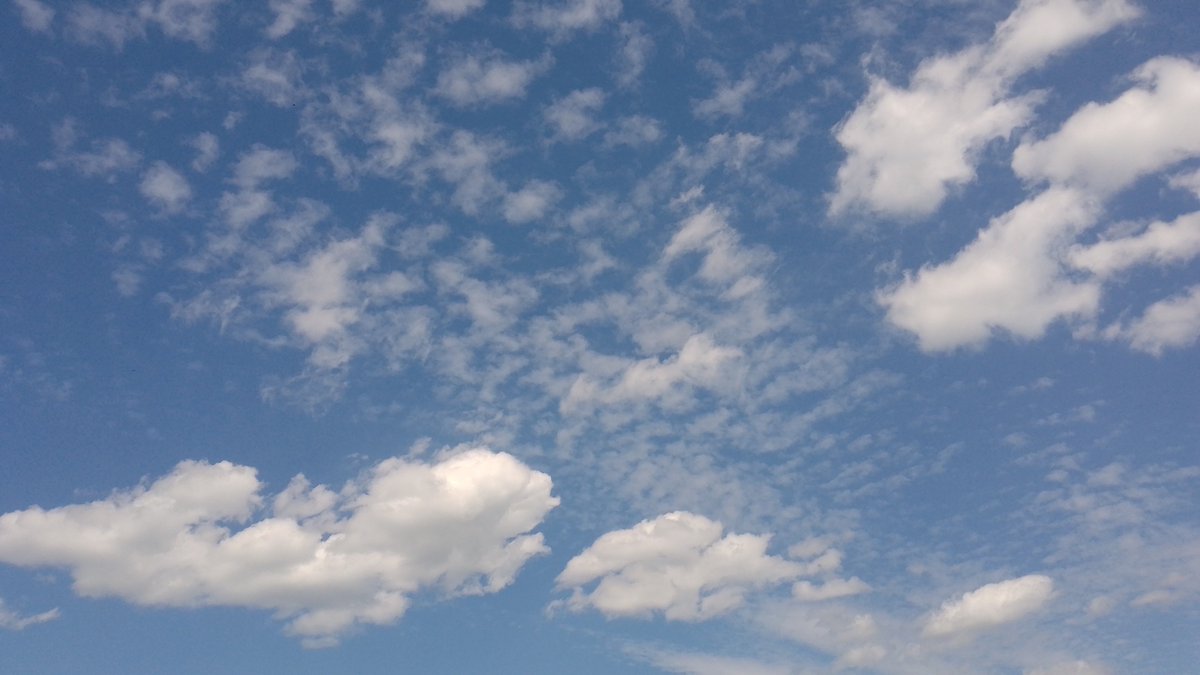 MeteoSynop's tweet photo. Na S od nas wystąpiły burze, w NR nie słyszano grzmotów.

Nowa Ruda, 15:00:
🌥️5/8-Cu med i tow. (4/8); Ac (Cʟ = 2, Cᴍ = 3, Cʜ = 0)
temperatura: 23,0°C
temp. pkt. rosy: 9,7°C
wiatr 330° (NNW) 7 m/s, porywy 13 m/s
widzialność ⩾50 km
ciśnienie zredukowane: 1018,4 hPa (+0,1 hPa/3h) https://t.co/pWgXdev2fr