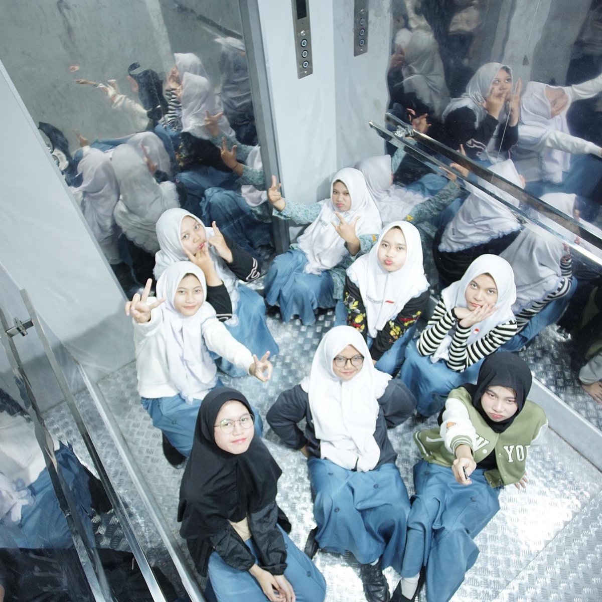 adev :3 tweet media