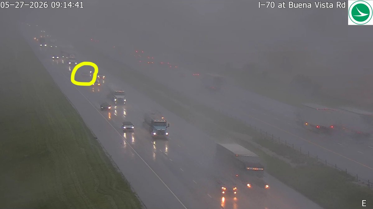 mbruning81's tweet photo. When it is raining, Ohio law mandates that your headlights be on when your wipers are on. Why? This is why. I circled a vehicle. Don't be this driver. Turn your headlights on! https://t.co/JLuwbs7J8J