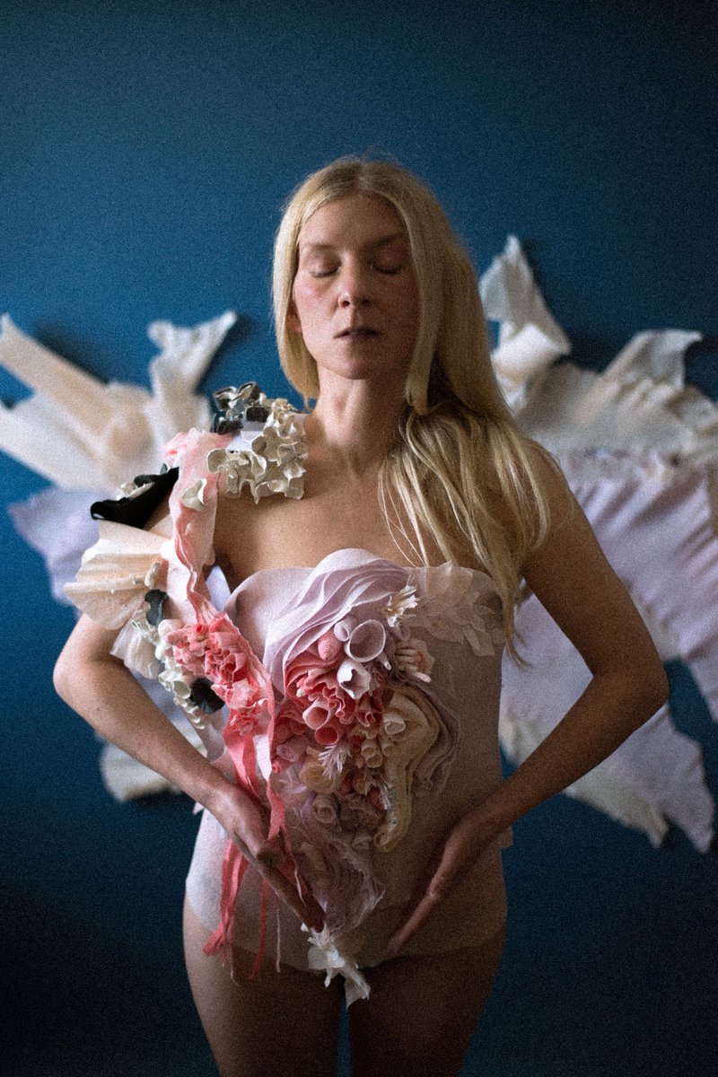 ionnalee's tweet photo. the brightest sky has no sentiment for the darkest day of our youth.
time to let it dry 💧friday https://t.co/pPwZa9kaNn
from ionnalee’s MOUTH OF A RIVER pt 2 (june 17) https://t.co/caehTRuq2n