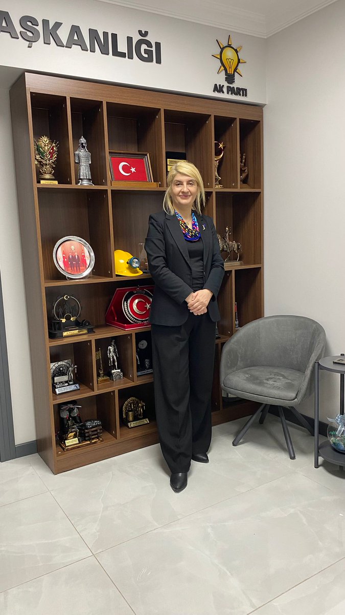 sennur_dan's tweet photo. Kurban Bayramı’nın bereketi gönüllerimizi kuşatsın… 🌺

Birlik, kardeşlik ve paylaşmanın en güzel haliyle bayramımız mübarek olsun. Rabbim nice bayramlara sağlıkla ulaştırsın.#hayırlıbayramlar https://t.co/lkMbjvRfSo