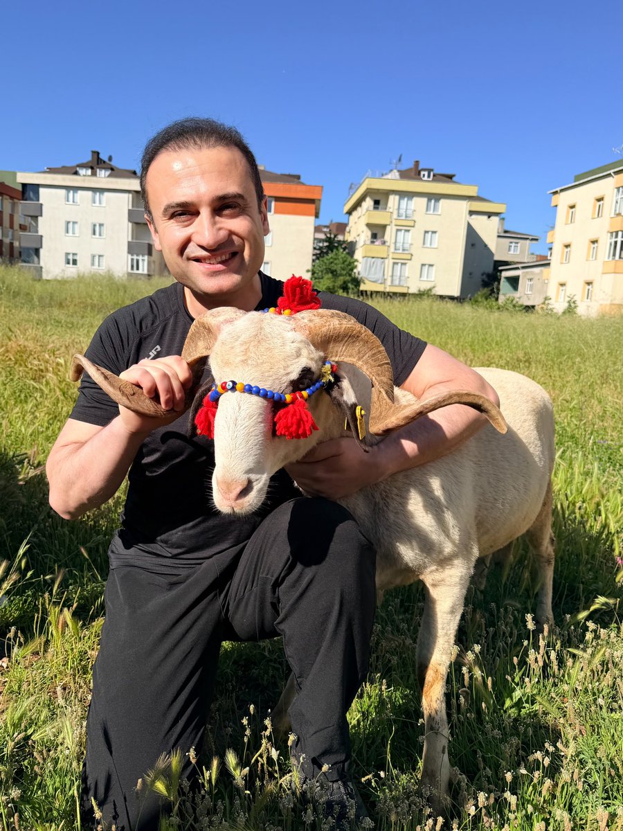 hamdullaharvas's tweet photo. İbadetlerimiz makbul, dualarımız kabul, Kurban bayramımız mübarek olsun.

#KurbanBayramımızMübarekOlsun https://t.co/iOiRCl1oeH