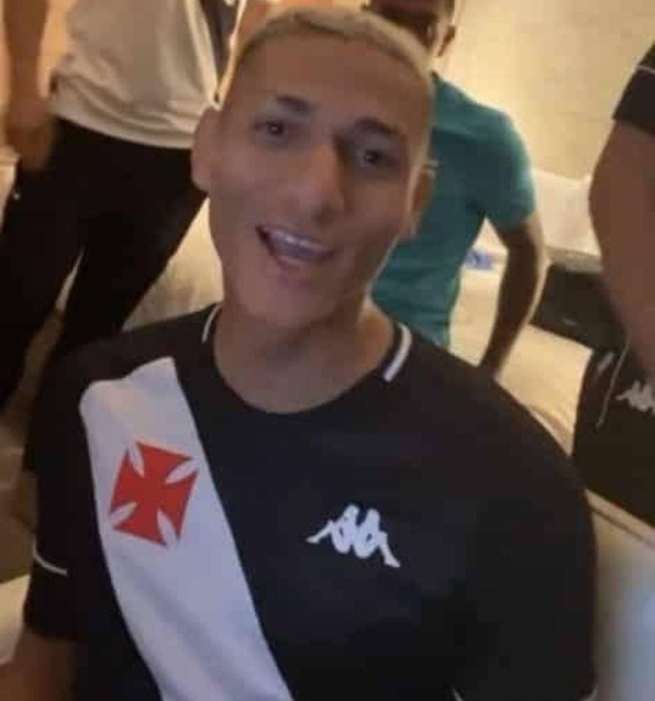 motoserravasco's tweet photo. Eu quero o pai do bebe como 9 do Vasco https://t.co/O4oZ2eK5sR