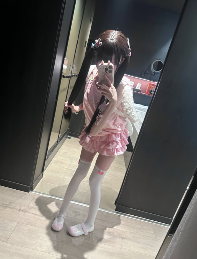 ayumin21112's tweet photo. 口リ好きに刺さる体型って言われます https://t.co/p0pjdk9DSv