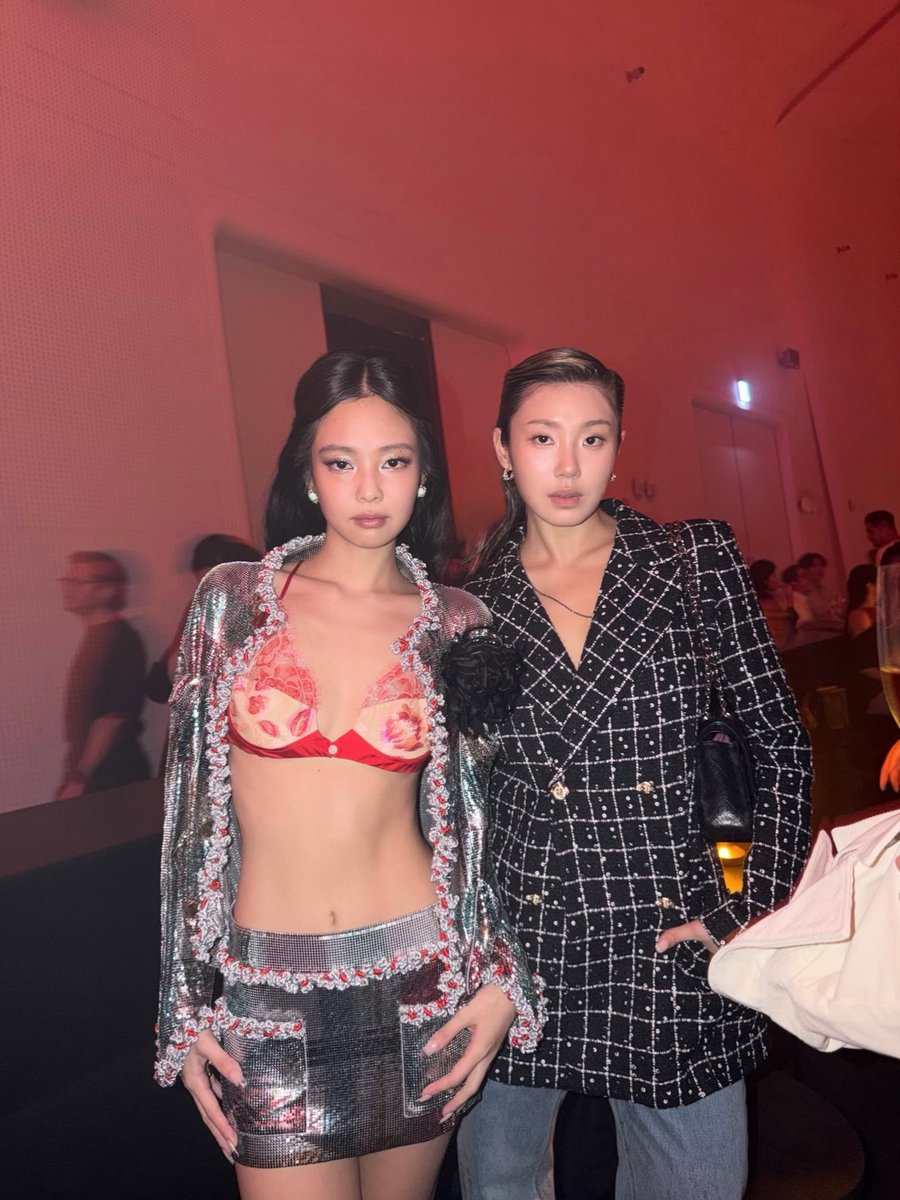 JENNIE NEWS tweet media