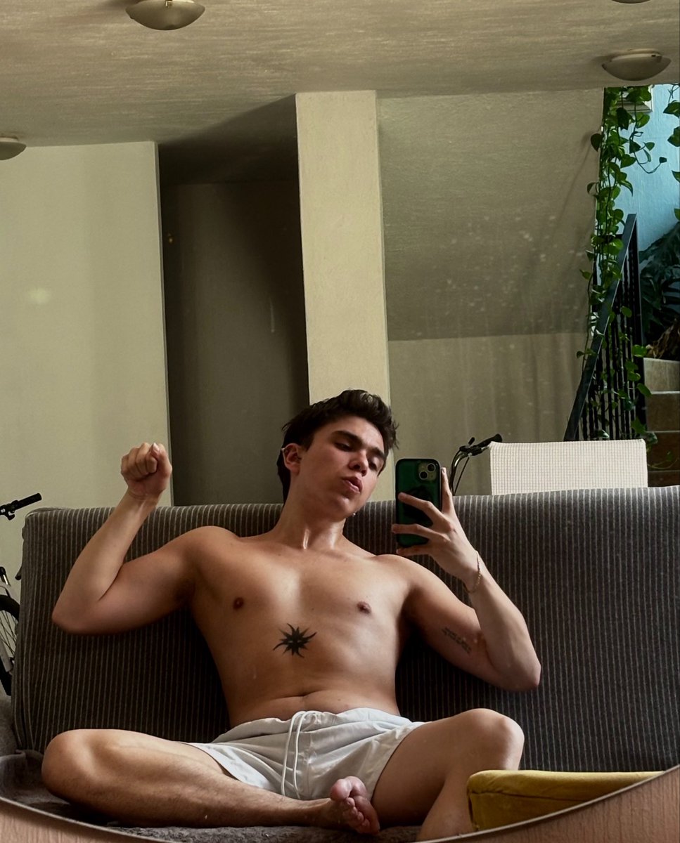 GaywhoSS's tweet photo. :P https://t.co/QAoxiBHLc3
