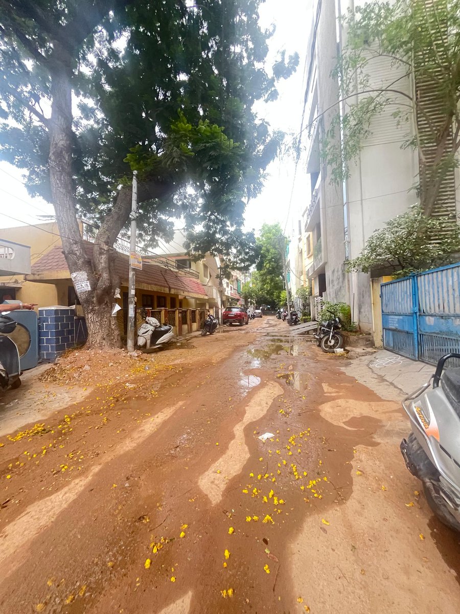 ktarnaka's tweet photo. @GHMCOnline road work started on 17th March at Tarnaka Kimtee Colony road leading to Sunday Market is causing severe inconvenience. Work progress is very slow. Kindly resolve on priority. https://t.co/SL8y5zwxRq. 12-13-712. @CommissionrGHMC @ZC_Secunderabad @DC_Tarnaka https://t.co/7wc8IuM8Ip