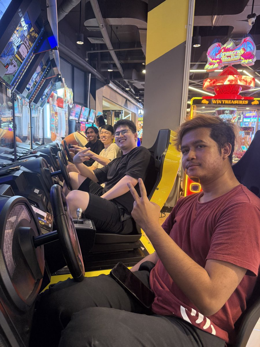 axelyhow_'s tweet photo. IDN TIMEZONE LA PIAZZA https://t.co/RHSipTukPg