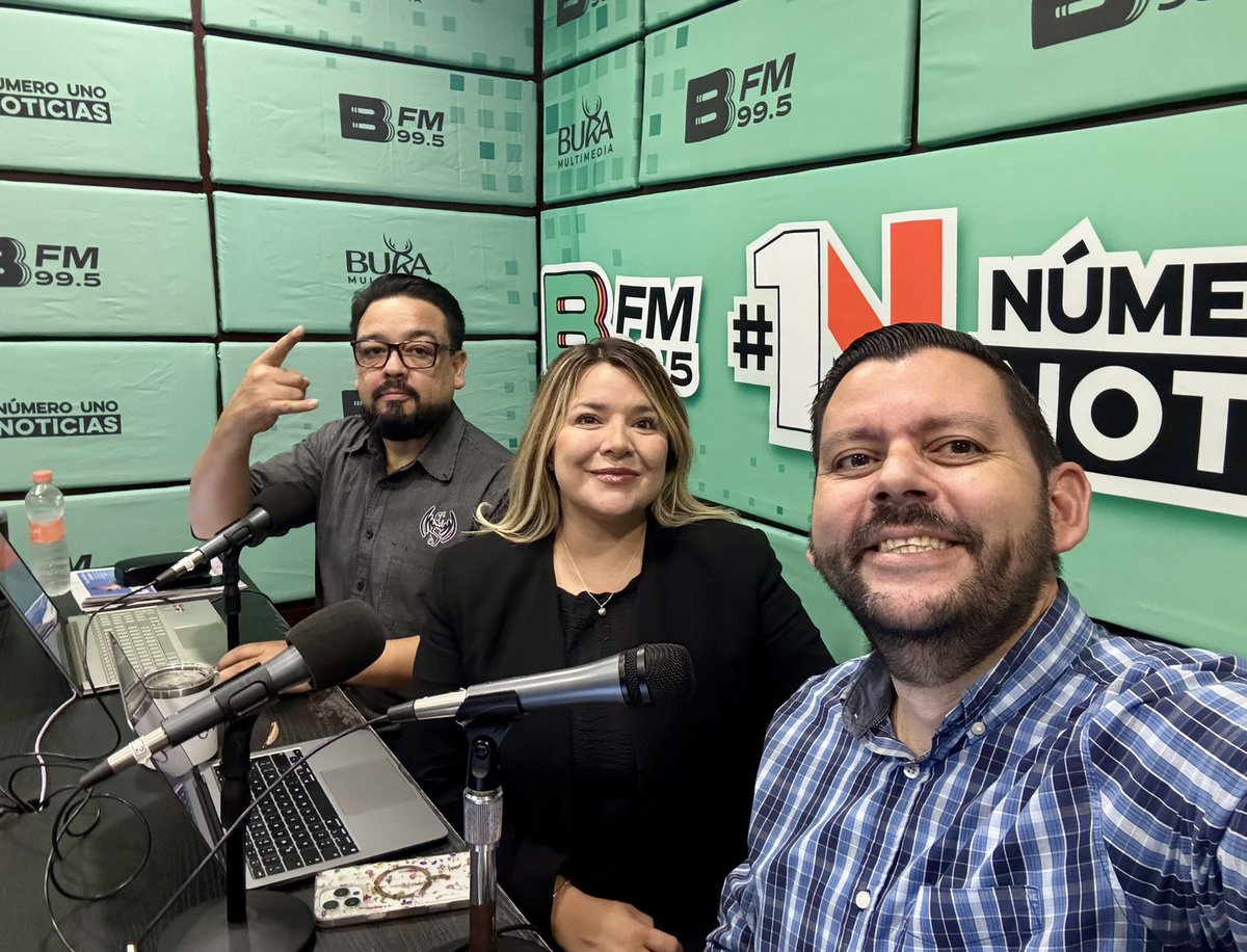 ElAlexPacheco's tweet photo. Buenos días desde cabina con @conradoqr @solangelochoa y su servidor en @bfm995 desde las 6 y hasta las 8 de la mañana.

¡Despierten bien informados con nosotros! 📻  🎙️ https://t.co/trT0NKplXK