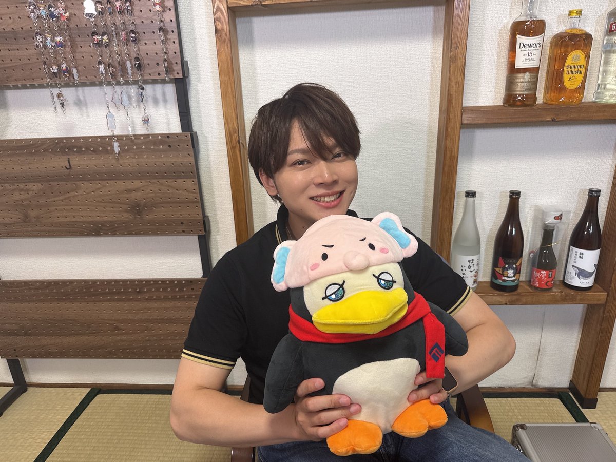 magicbarniiru's tweet photo. #狩野翔 の声優もMAGICBARにいる 
ご来店ありがとうございました🎩 
https://t.co/dLa1PYoi6Y 
YouTube同時配信 
https://t.co/vqnEVHc563 

ゲームではバーの経営の難しさを色々学びました😅🍻
ダミヘは甘～いセリフ満載👂

次回は6/11 20時
終了後 #チャン勇 にゲスト出演🎤
お楽しみに✨

 #狩BAR https://t.co/BAouY5l6KJ