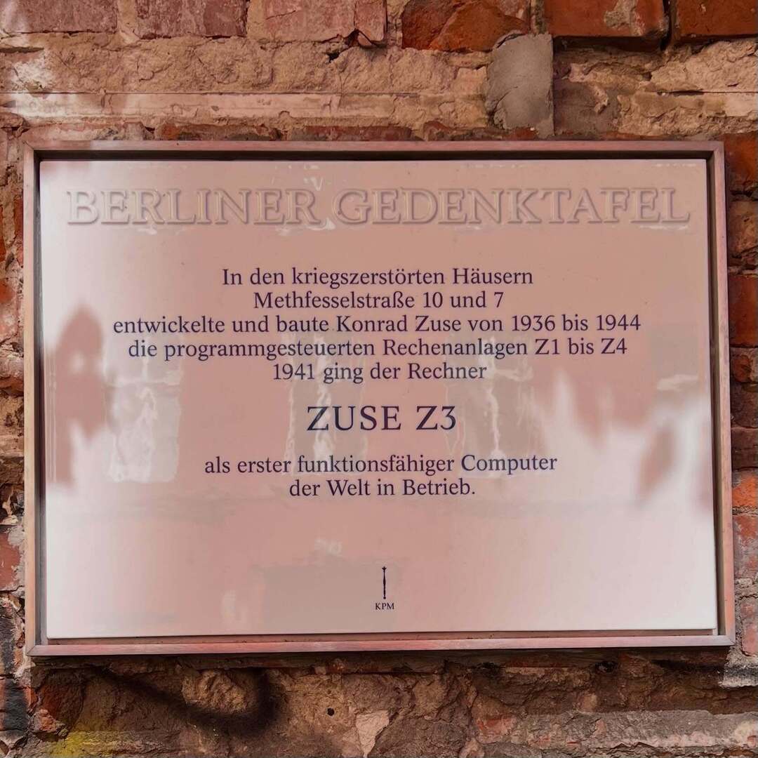 williamthirteen's tweet photo. OK Komputer #1941 #Berlin #zuse #Z3 #towerofbabel https://t.co/PtlBDfCTPt