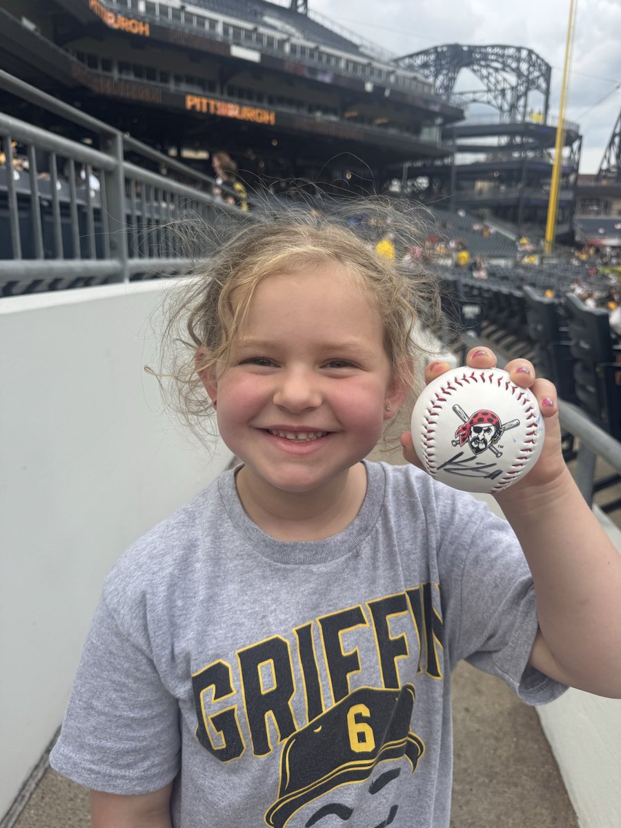 H_Funk52's tweet photo. Made the 2 hour drive to see her favorite team and player. She some how managed to weasel her way to the front of the line through a bunch adults to get her ball signed. Thanks @KonnorGriffin22! https://t.co/Gkv9K1KMyZ