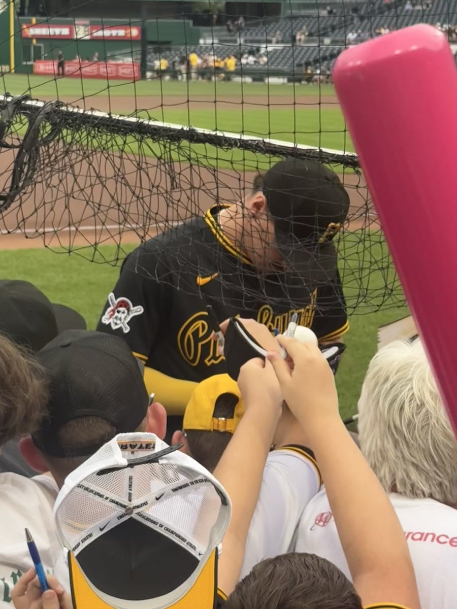 H_Funk52's tweet photo. Made the 2 hour drive to see her favorite team and player. She some how managed to weasel her way to the front of the line through a bunch adults to get her ball signed. Thanks @KonnorGriffin22! https://t.co/Gkv9K1KMyZ