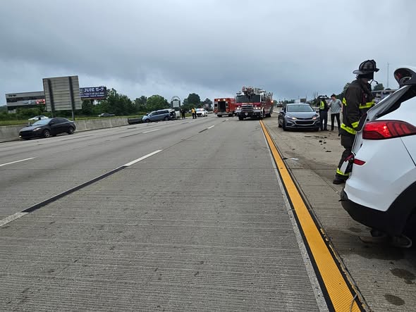 WTHRcom's tweet photo. TRAFFIC ALERT: Northbound I-465 is blocked near 10th Street on Indy's west side following a multi-car crash.
 
LIVE TRAFFIC MAP: https://t.co/BNpWWx0Pey 
 
(📷: Speedway Fire Dept.) https://t.co/gIofpATAnd