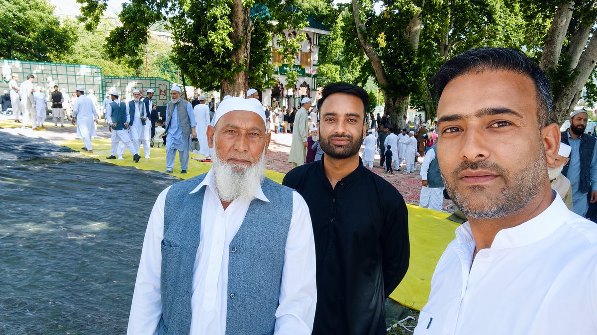 danishmanzoor__'s tweet photo. Eid Mubarak to everyone ❤️ ✨ 

#EidAlKabir https://t.co/qcd2ic3Qkj