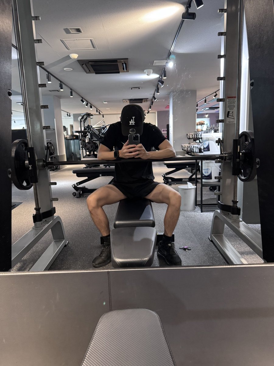 sk_200023's tweet photo. 朝9時ぐらいのエニタイムまじガラガラで快適。リモートする日は朝筋トレ捗る。にしても細すぎる。食トレがむずい。筋トレ勢の1日の食事メニュー教えてください。 https://t.co/jfMrddcOMa