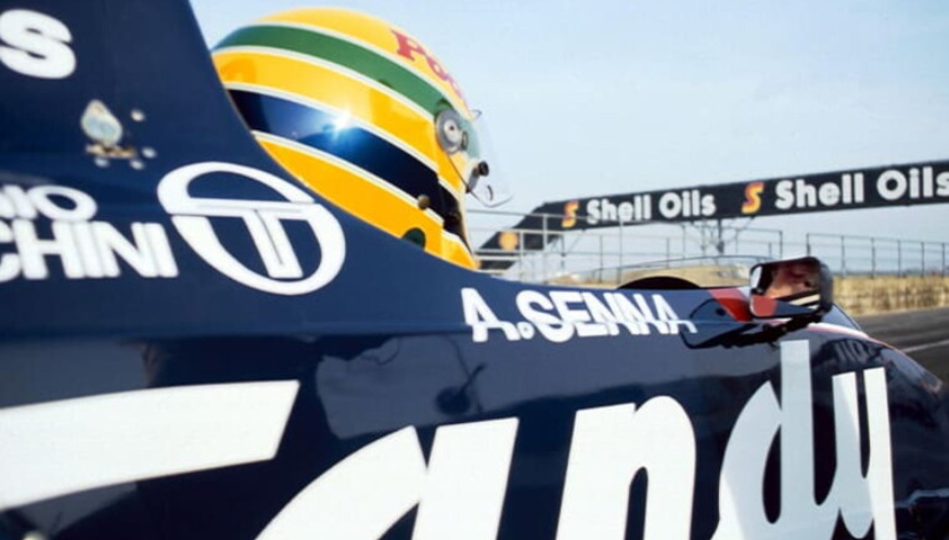 Pirelli_BR's tweet photo. Ayrton Senna foi um fenômeno dentro e fora da pista. Pat Symonds, seu engenheiro, revelou detalhes únicos de como era trabalhar com o piloto mais querido do Brasil. 
Vale a leitura: https://t.co/ohZU546NCa https://t.co/0VsmIE90jG