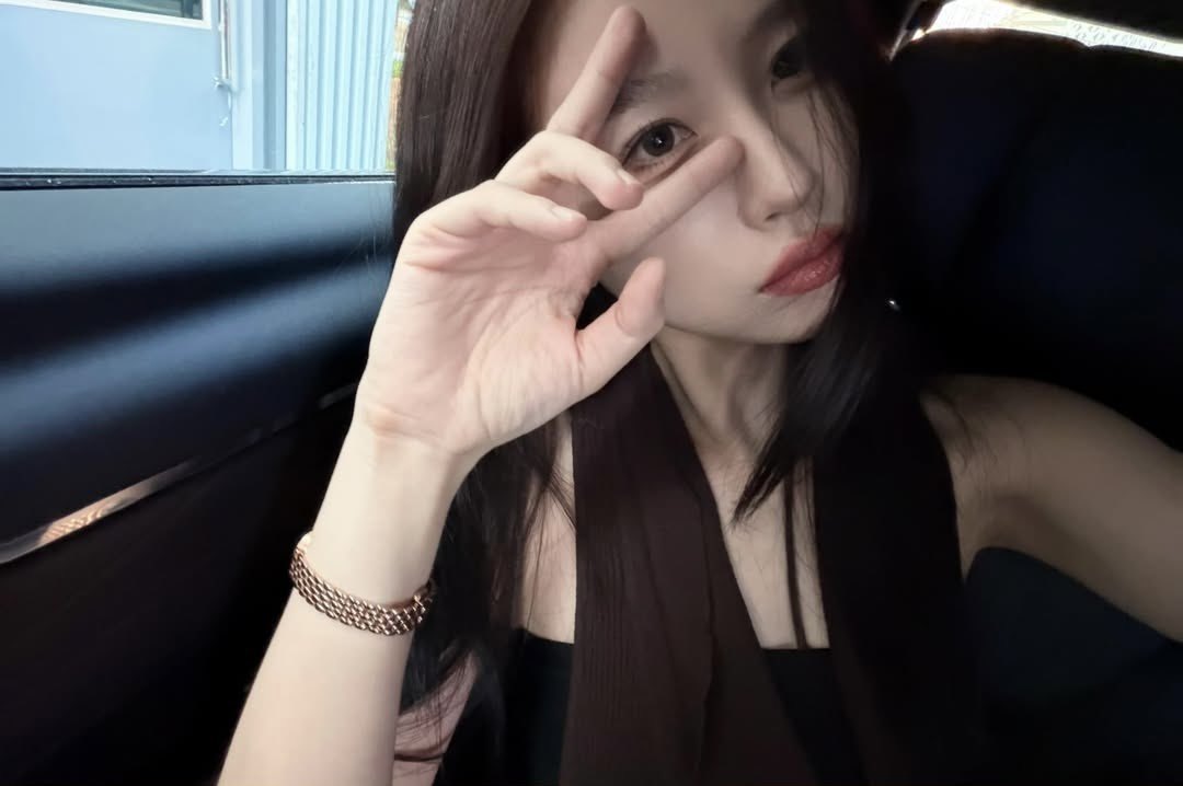 estherr's tweet photo. 𝑎 little scrapbook of fleeting moments. care to be a part of it? ✳︎  :  (𝟳𝟳𝟳) Hello, I’m Esther Yu! Looking for some new mutuals to talk about anything and everything. i promise i'm fun to be around! A little retweet to let the universe do its magic? https://t.co/YzR7RSCizG
