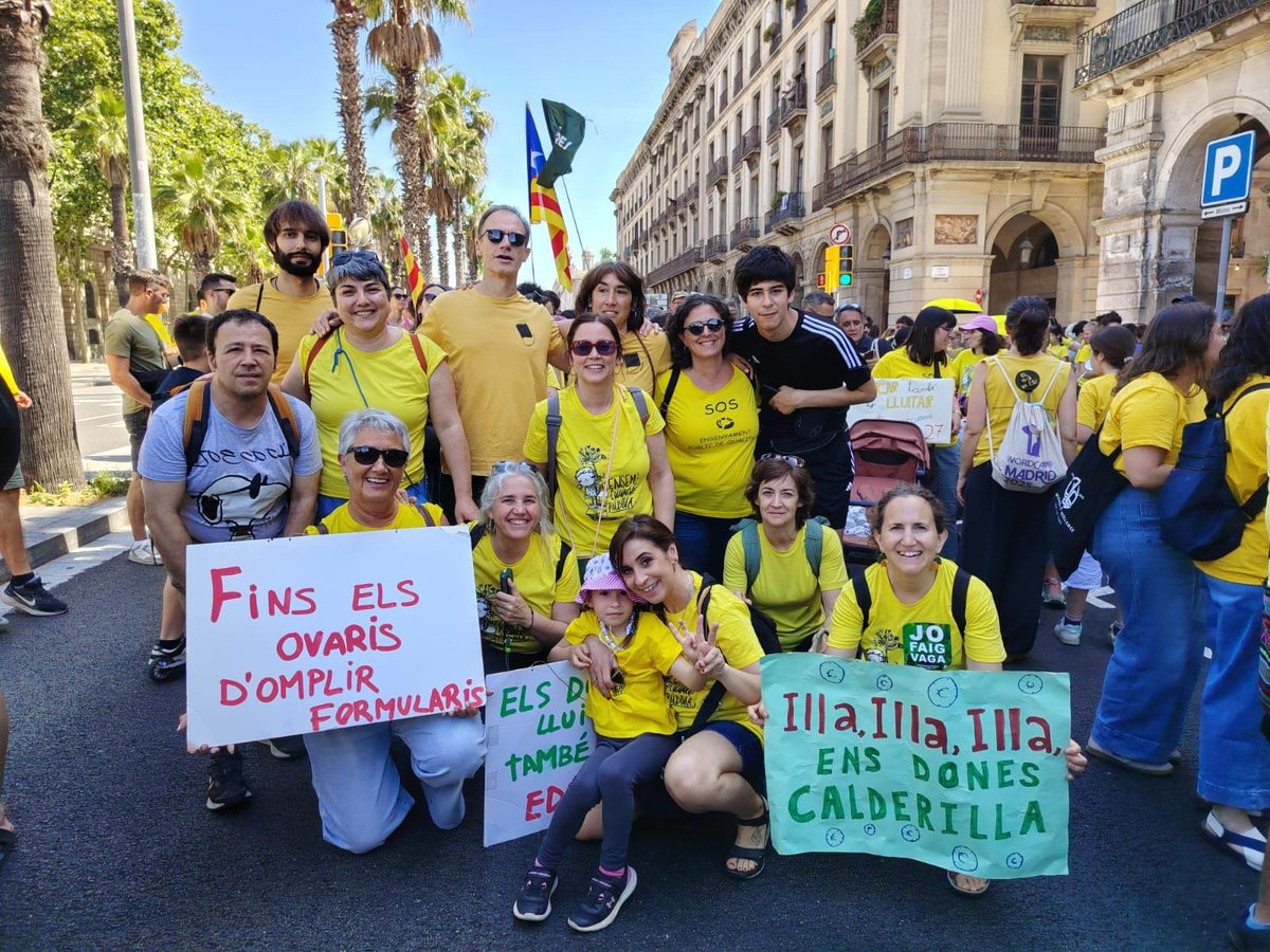 CfaCornella's tweet photo. Nova jornada de mobilitzacions a tot #Catalunya en defensa de l'#EducacióPública 🔥 Les i els docents de tot el país sortim al carrer per fer sentir la nostra veu.💪 @NiuboEsther @educaciocat @gencat #DignifiquemLaProfessió #VagaEducació #27M #QualitatEducativa @se_bll5 https://t.co/vtWR2AAXKc