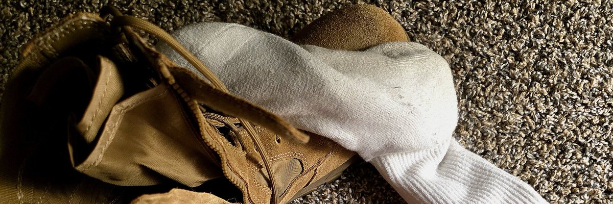 BootsToBarefoot's tweet photo. Workdays in the boots are done. Now it's just bare feet, fresh coffee, and the two dogs for the weekend.
Check the menu below.
DM me "ALPHA" to pay tribute for the Friday sweat.
DM me "WEEKEND" to spend Saturday morning with me.
#bluecollarfeet #footdom #boyfriendexperience https://t.co/RUSNKziV6B