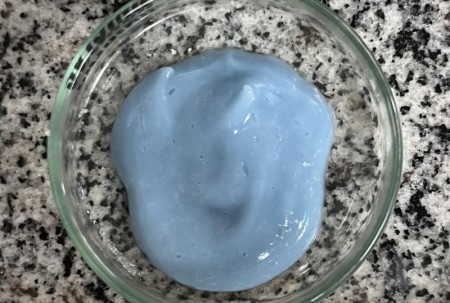 AgenciaFAPESP's tweet photo. Processo de encapsulamento aumenta a vida útil de #corante alimentar natural. Micropartículas de #quitosana melhoram a estabilidade de substância azul extraída de #algas, aumentando o potencial de aplicação industrial. https://t.co/cvVooq4U8x https://t.co/HpWCO2XpVf